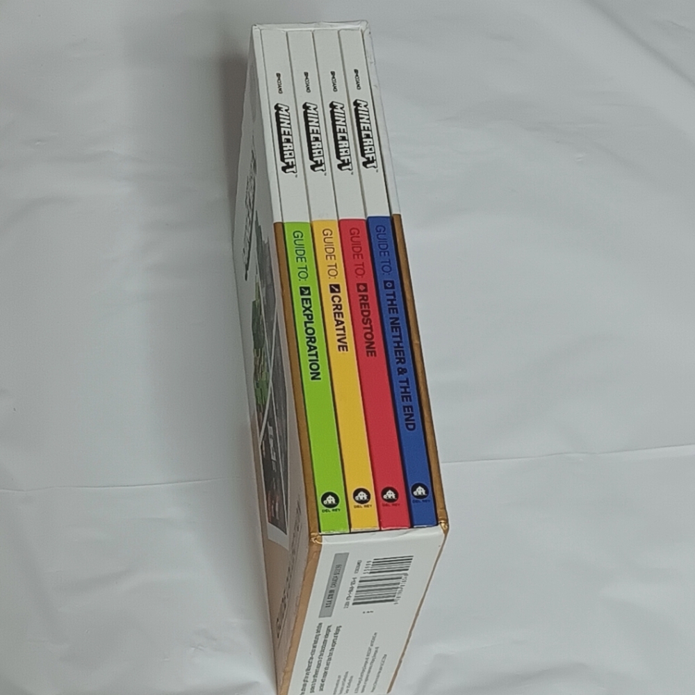 Mojang Officail Minecraft Guide Collection - Picture 10 of 11